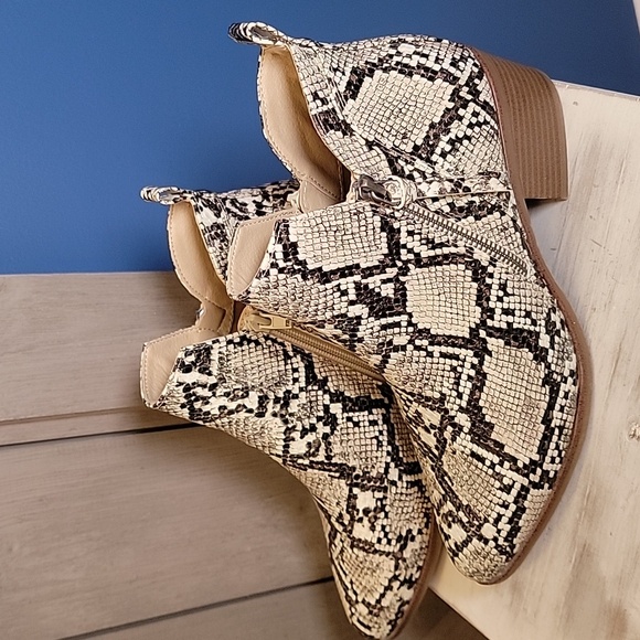 Snakeskin Print Ankle Booties MIA Embossed Size 8.5 - Picture 12 of 12